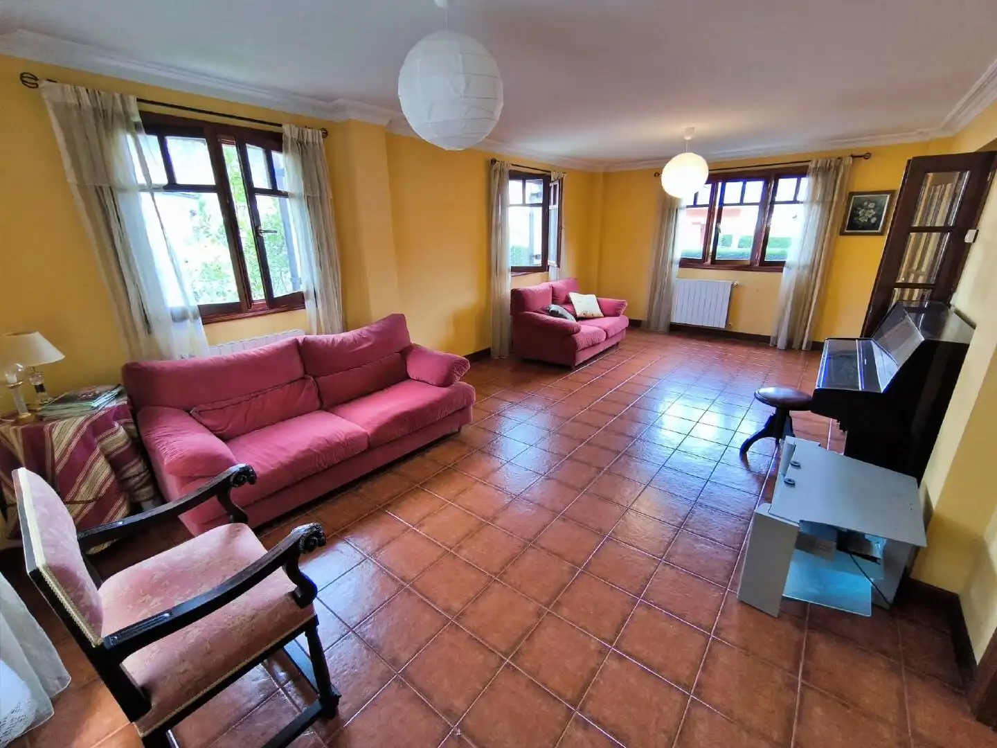 Sala d'estar de Casa o xalet en venda en Castro-Urdiales