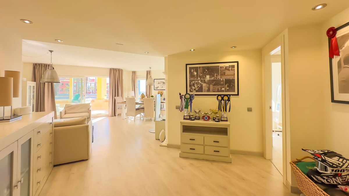 Sala d'estar de Apartament en venda en Sotogrande amb Aire condicionat i Terrassa