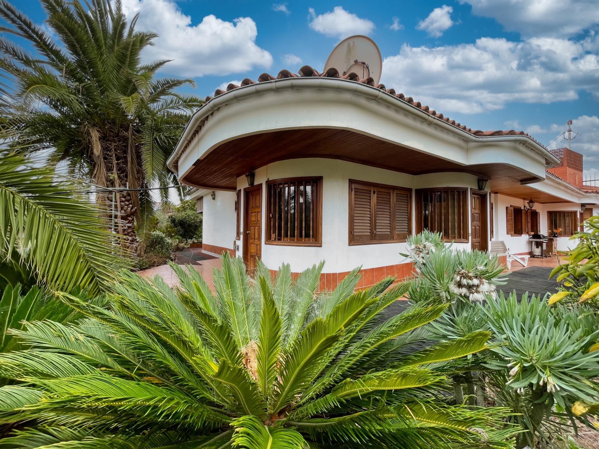 Exterior view of House or chalet for sale in Santa Brígida  with Private garden, Terrace and Storage room