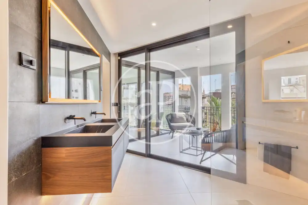 Bathroom of Flat for rent in Valencia  with Air Conditioner, Heating and Terrace