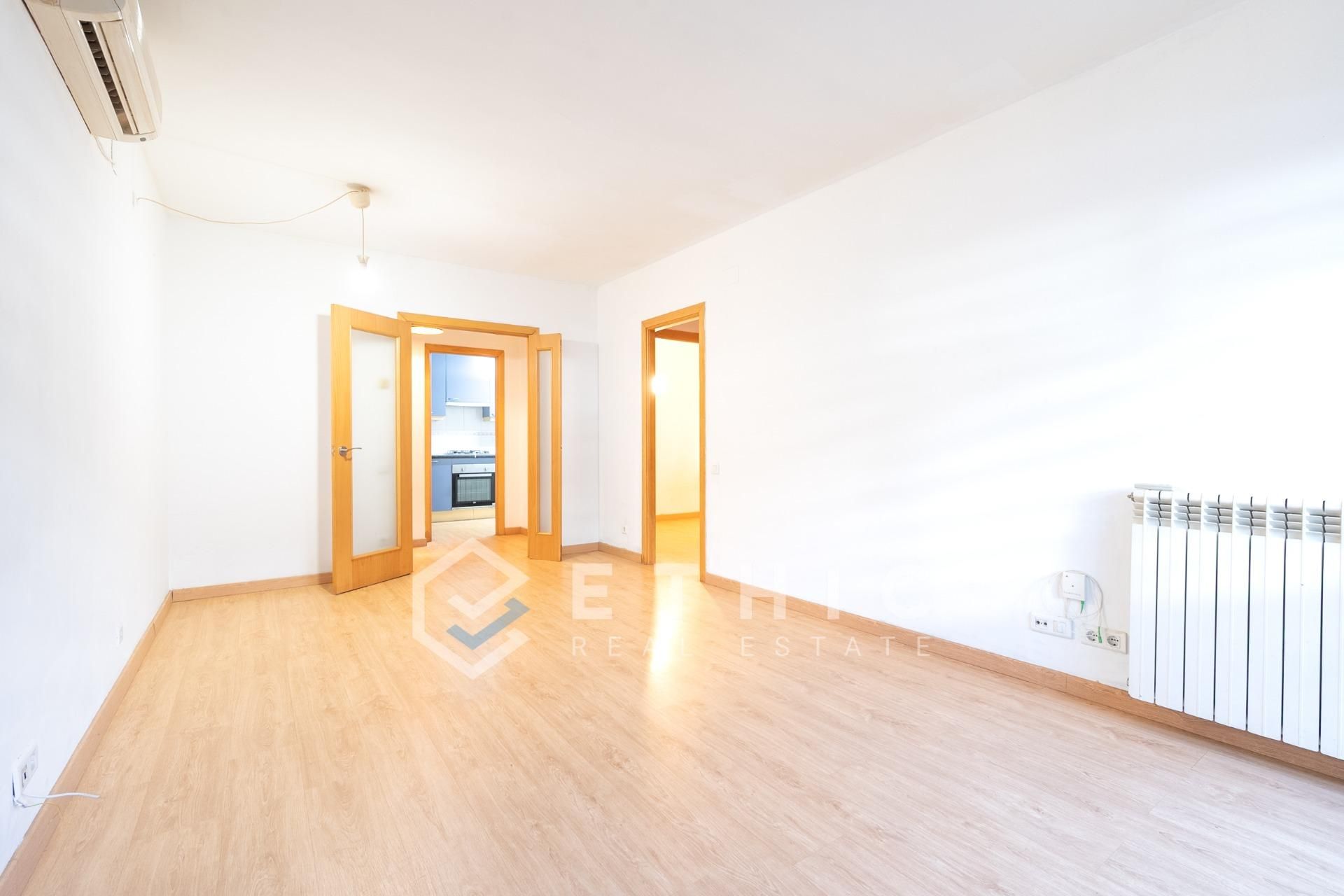 Exterior view of Planta baja for sale in  Barcelona Capital  with Air Conditioner, Heating and Private garden