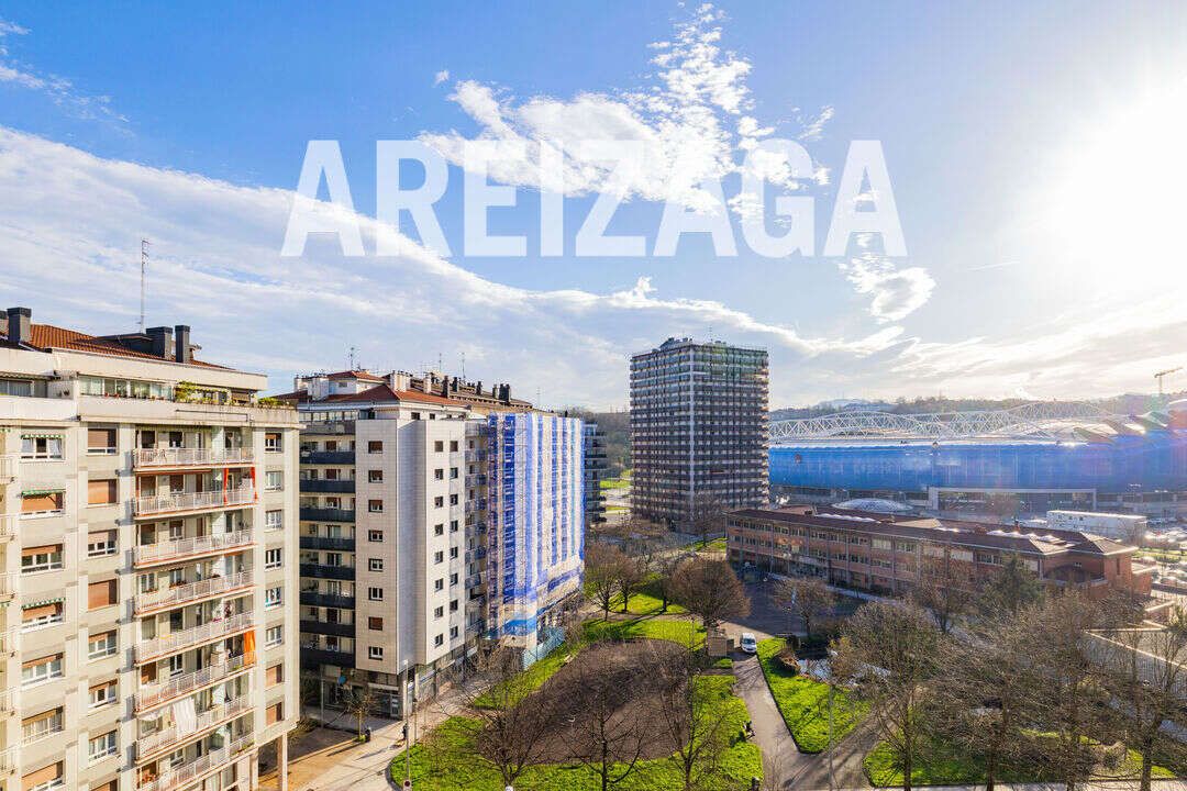 Vista exterior de Pis en venda en Donostia - San Sebastián  amb Calefacció i Balcó