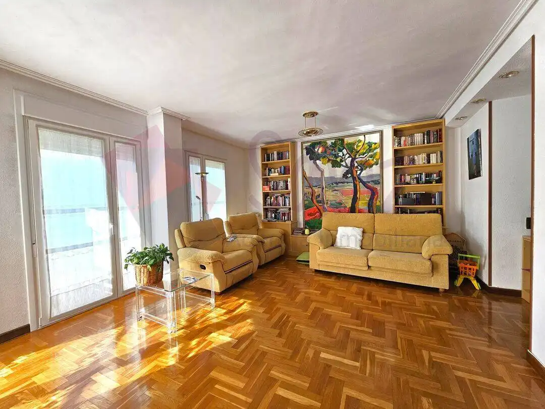 Sala d'estar de Pis en venda en  Logroño amb Calefacció, Terrassa i Traster