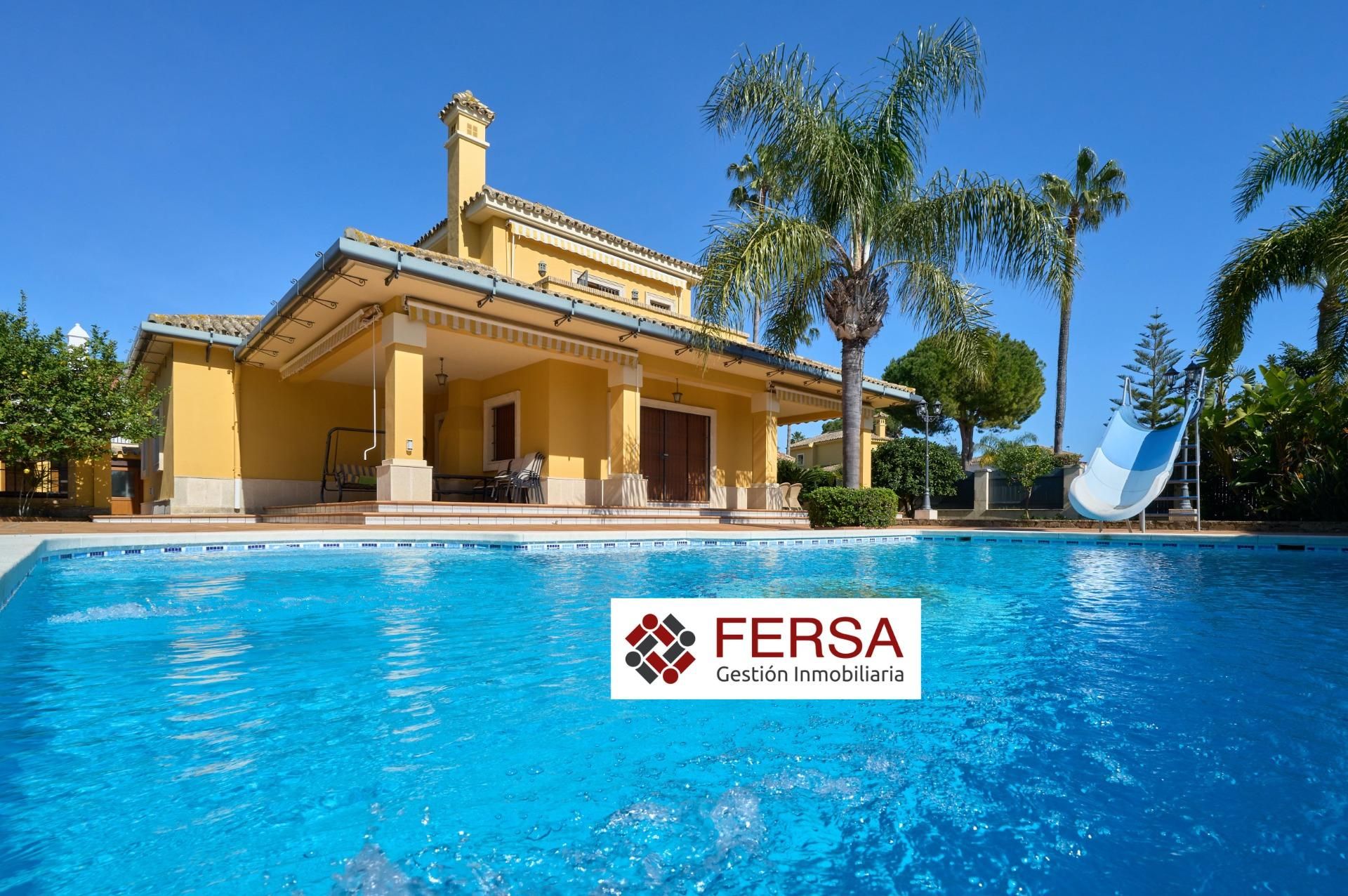 Vista exterior de Casa o xalet en venda en El Puerto de Santa María amb Aire condicionat, Calefacció i Jardí privat