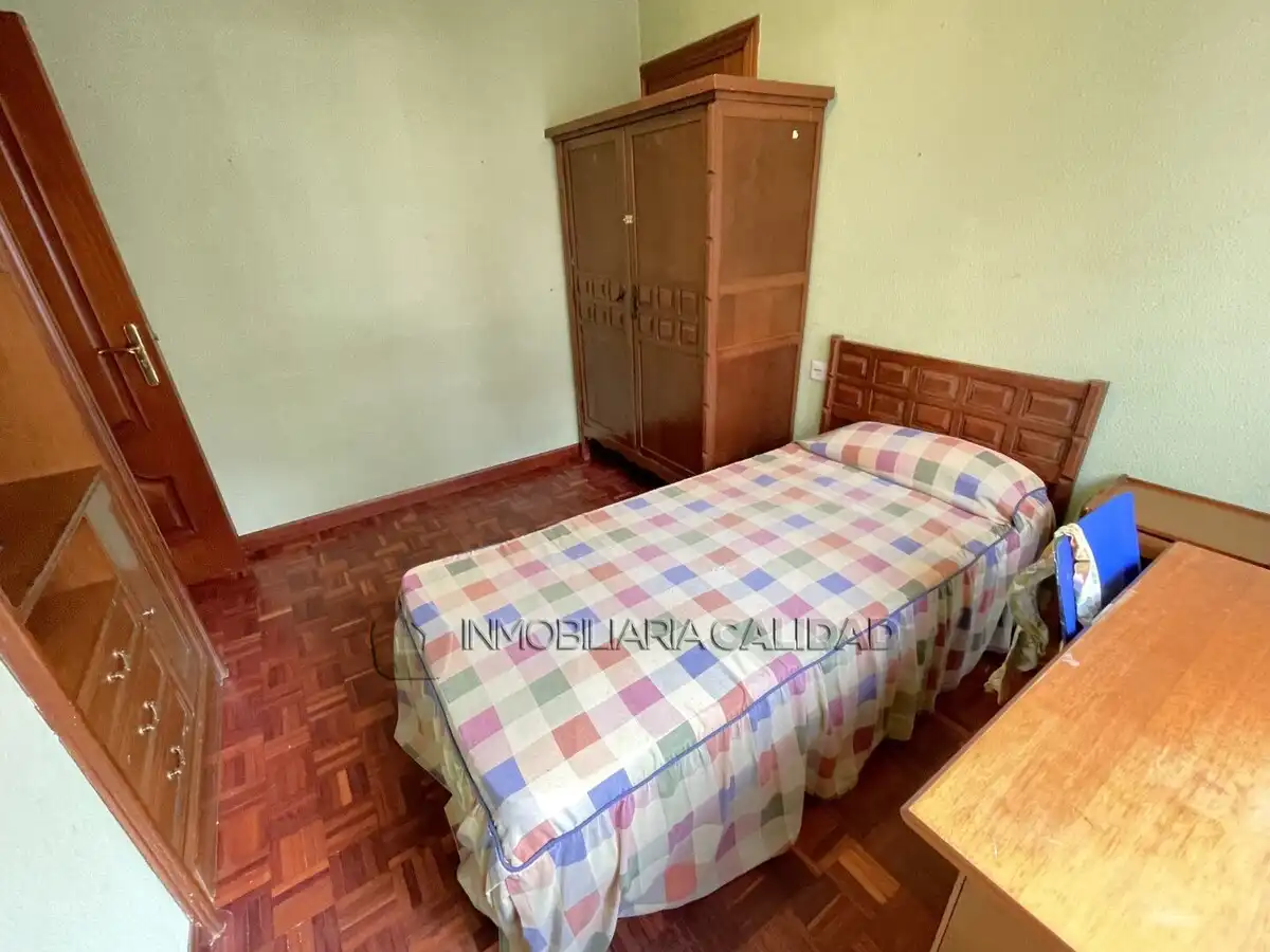 Bedroom of Flat for rent in Burgos  with Heating and Furnished