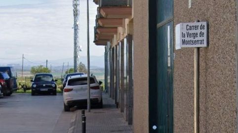 Se vende piso OKUPADO en Verge de Montserrat 3 de La Granada Barcelona.