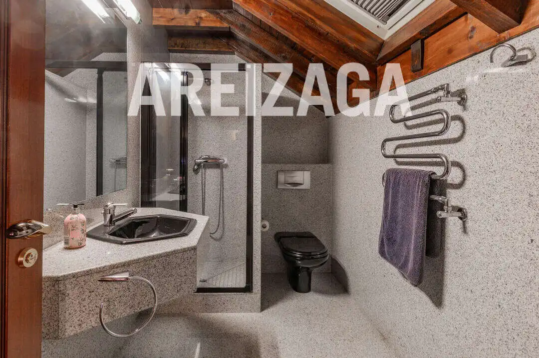 Bany de Casa o xalet en venda en Donostia - San Sebastián  amb Aire condicionat, Calefacció i Terrassa