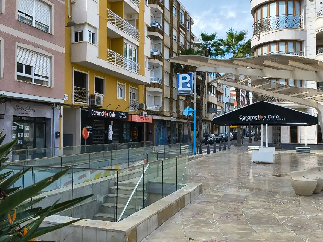 Vista exterior de Apartament en venda en Torrevieja amb Aire condicionat i Terrassa