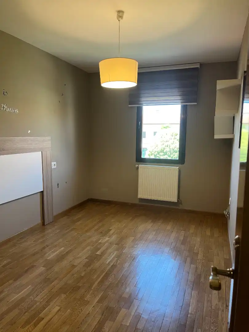Dormitori de Casa adosada en venda en Monterrubio de Armuña amb Calefacció, Jardí privat i Parquet