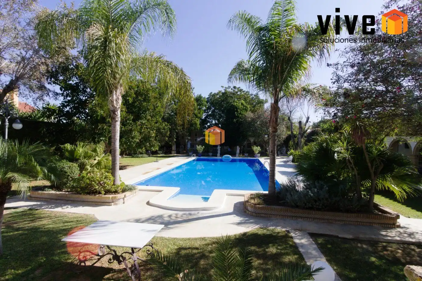 Piscina de Casa o xalet en venda en Espartinas amb Aire condicionat, Terrassa i Traster