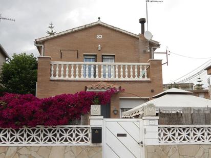 Vista exterior de Casa o xalet en venda en Sant Vicenç Dels Horts amb Aire condicionat