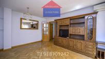 Sala d'estar de Pis en venda en Móstoles amb Aire condicionat, Calefacció i Parquet