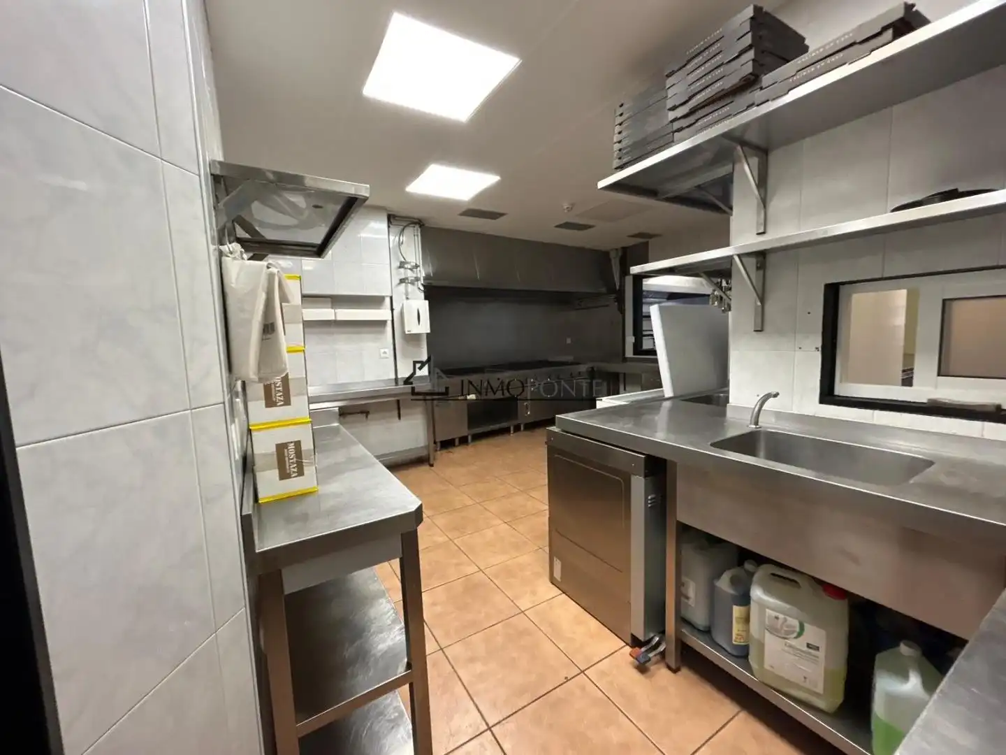 Business premises for sale in Zona de Plaza de Barcelos, imagen 14