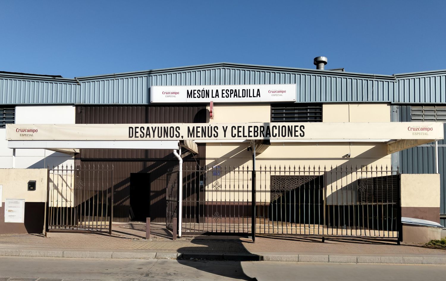 Exterior view of Premises for sale in Alcalá de Guadaira  with Air Conditioner