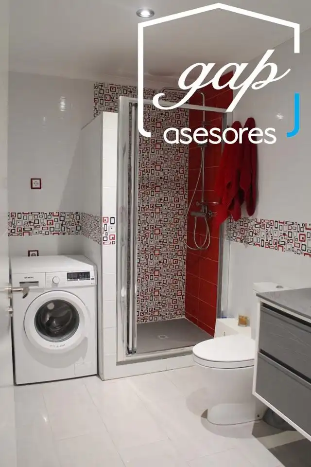 Bathroom of Flat for share in Centro