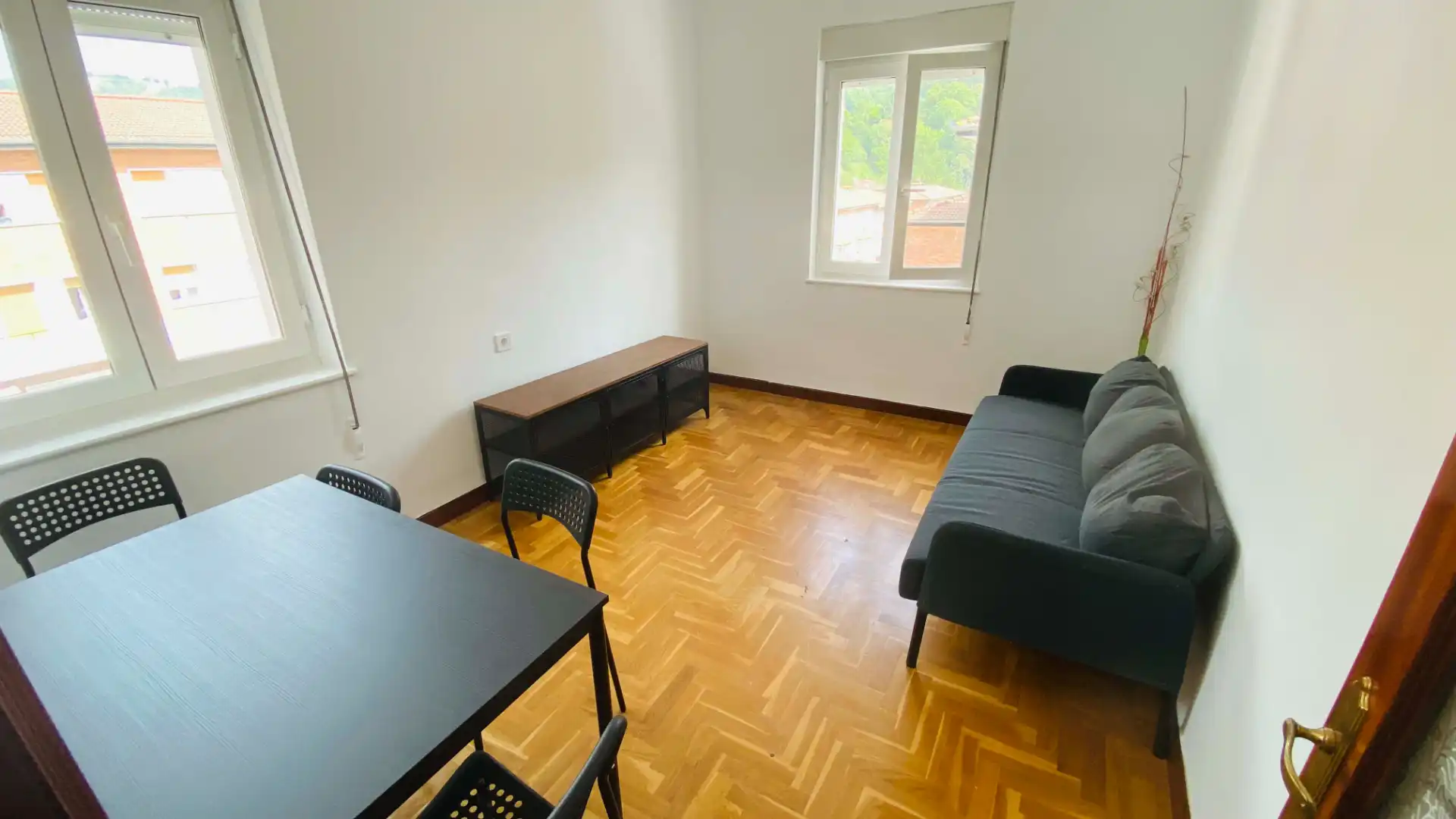 Sala de estar de Piso de alquiler en San Martín del Rey Aurelio con Trastero, Amueblado y Horno