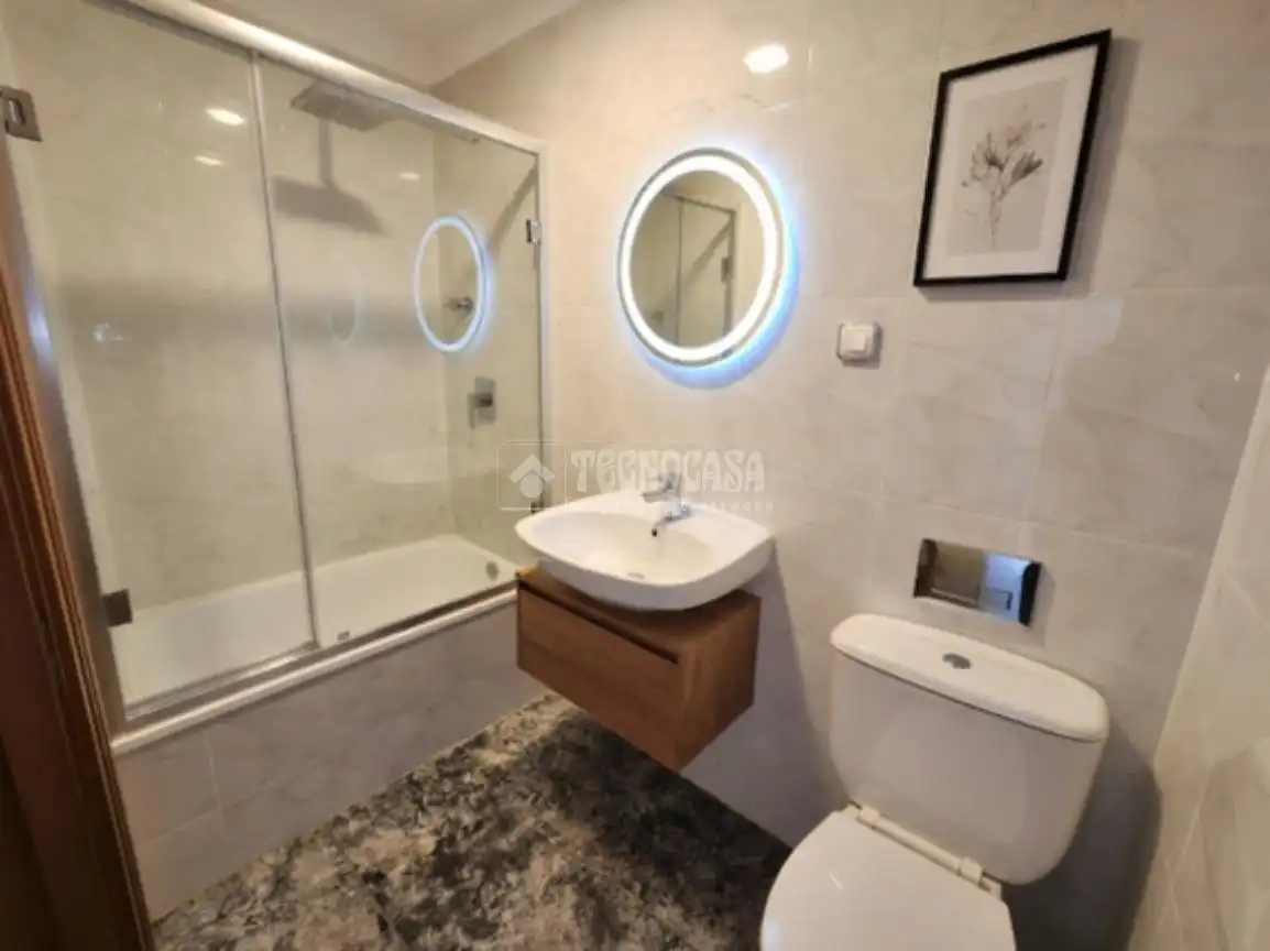 Bathroom of Houses for sale in Barcelona  with Terrace and Storage room