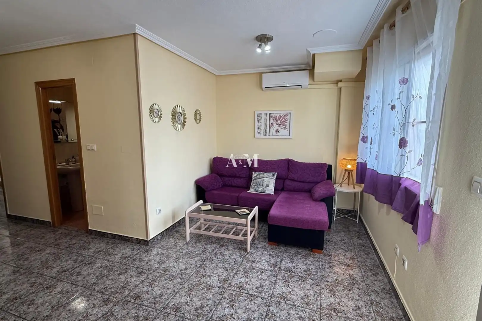 Sala d'estar de Casa adosada de lloguer en San Pedro del Pinatar amb Aire condicionat, Calefacció i Jardí privat