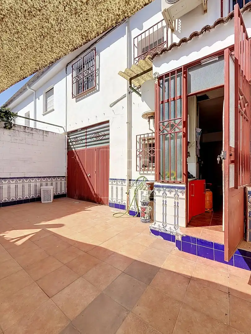 Vista exterior de Casa adosada en venta en Albolote con Aire acondicionado y Balcón
