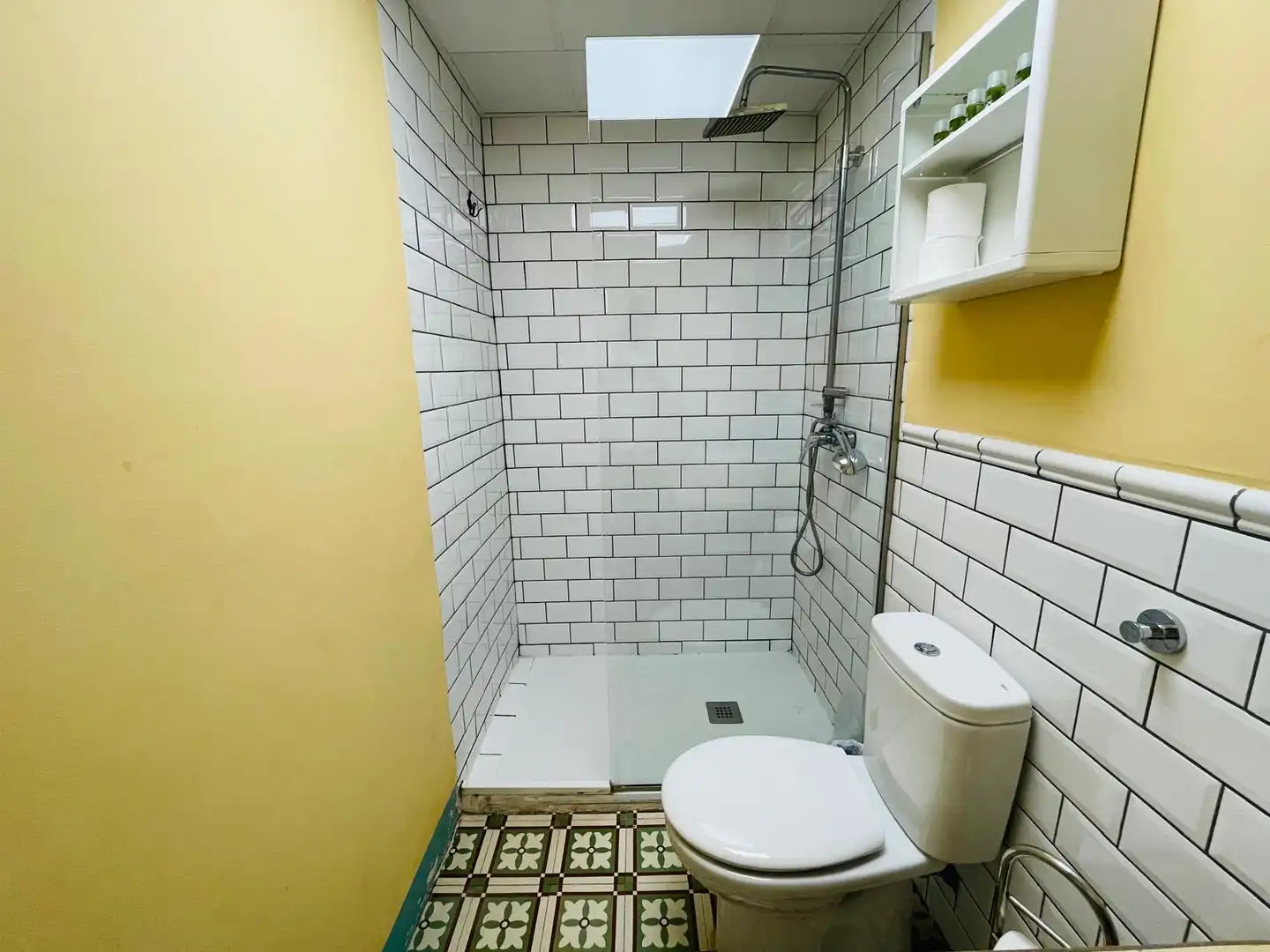 Baño de Apartamento de alquiler en Alicante / Alacant con Aire acondicionado, Calefacción y Amueblado