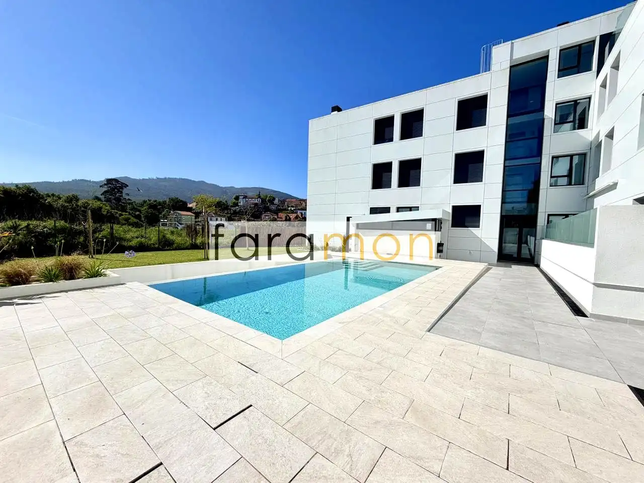 Schwimmbecken von Wohnung zum Verkauf in Vigo  mit Heizung, Terrasse und Abstellraum