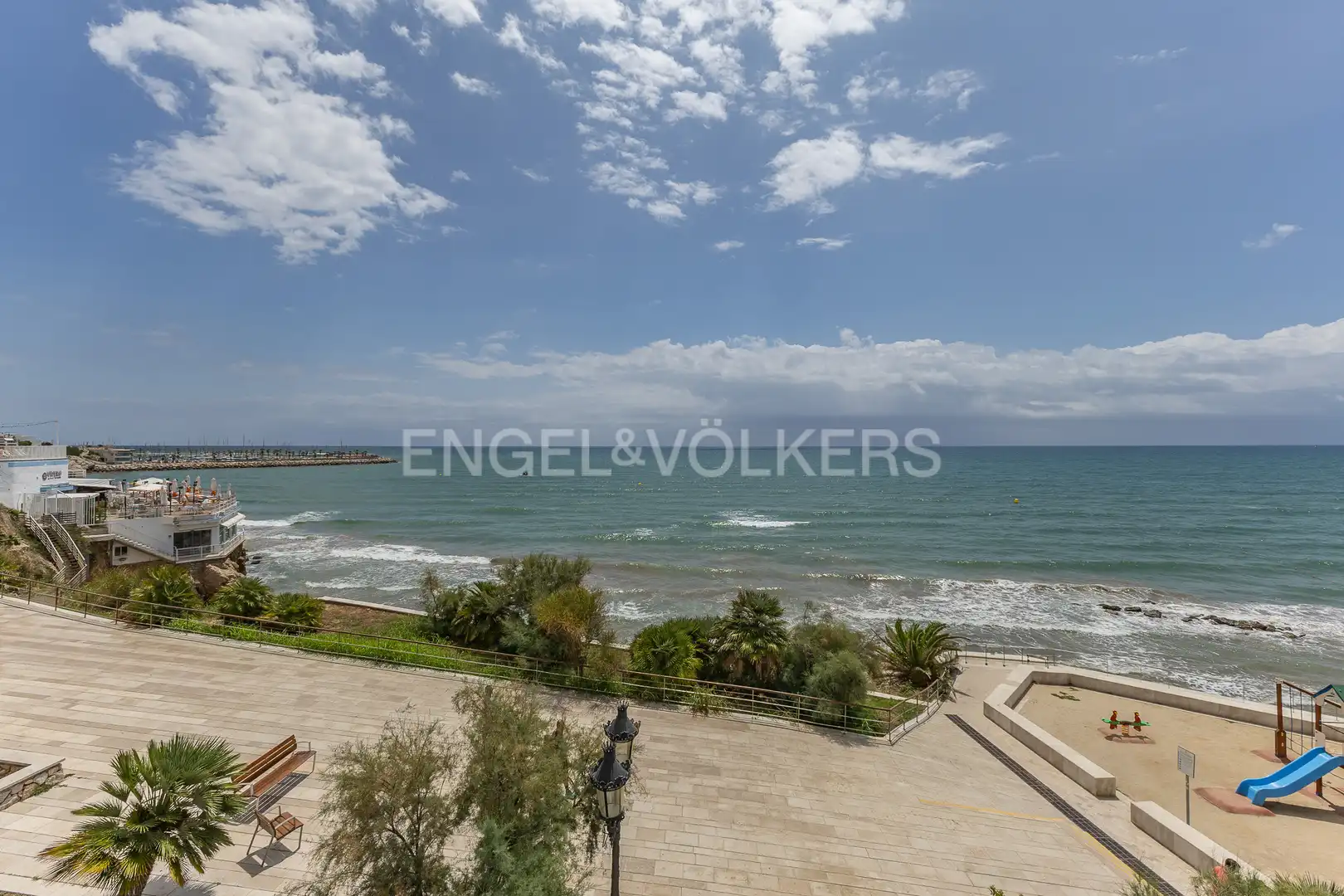 Terrace of Duplexes for sale in Sitges  with Air Conditioner, Heating and Parquet flooring