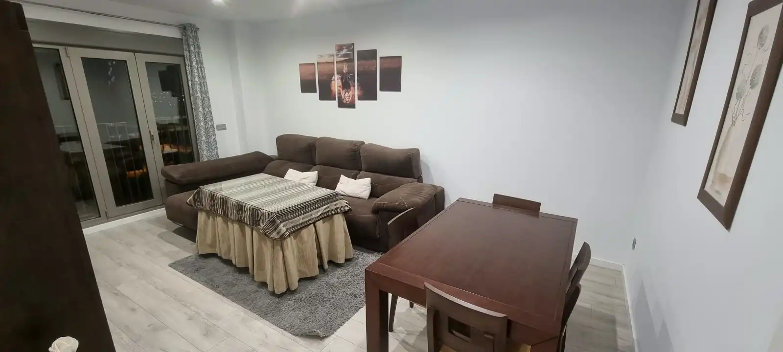 Wohnzimmer von Wohnung zur Miete in Entrenúcleos