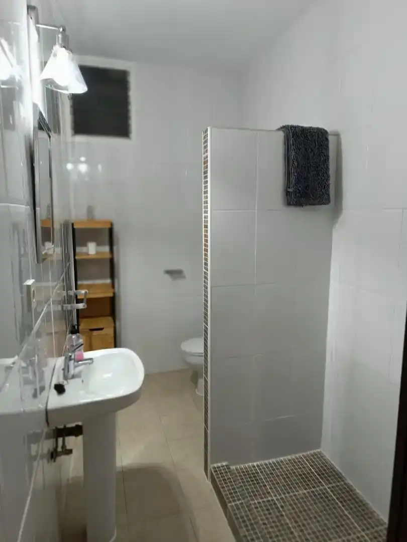 Badezimmer von Wohnungen zur Miete in Obejo mit Klimaanlage, Möbliert und Ofen