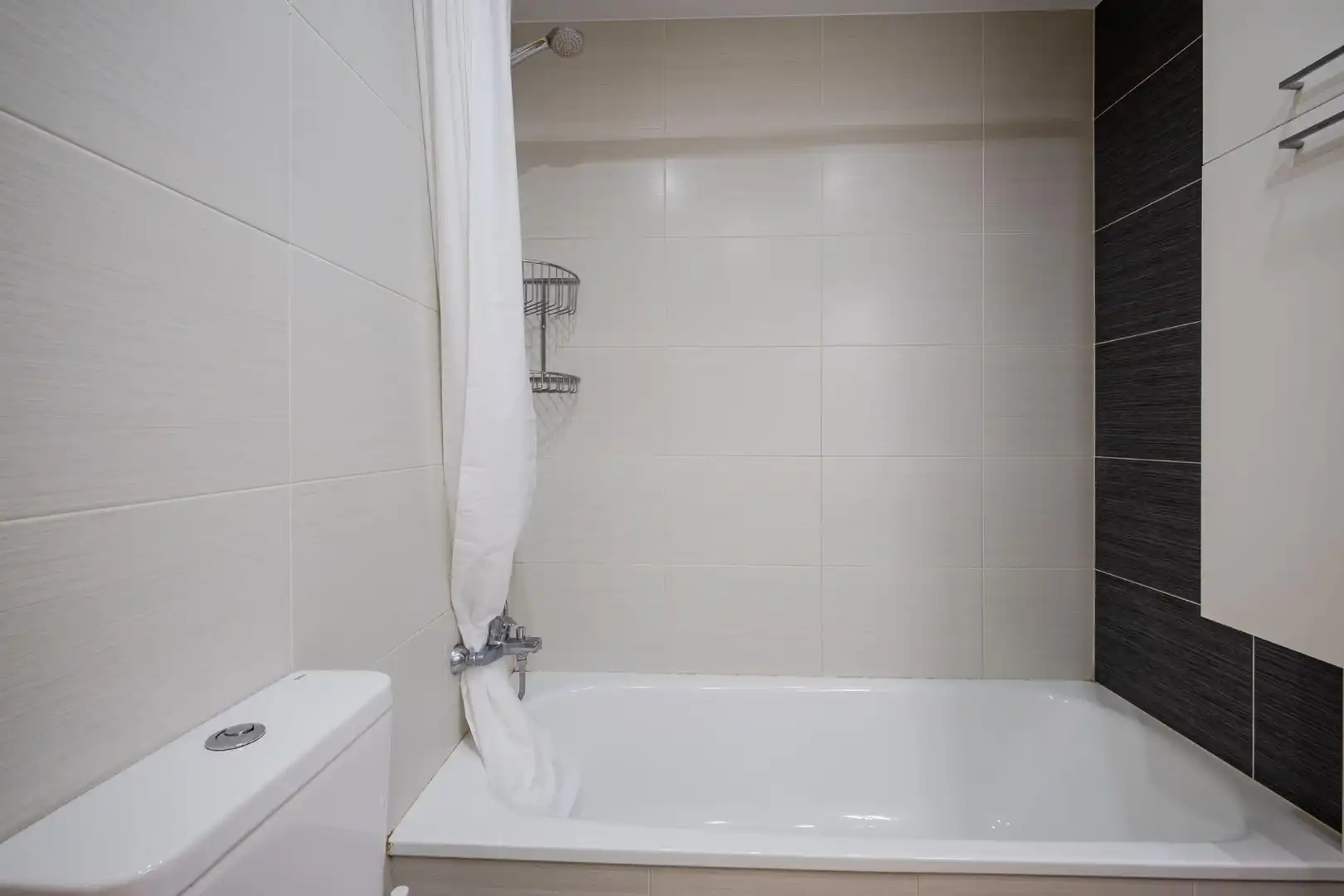 Badezimmer von Wohnung zur Miete in Salt