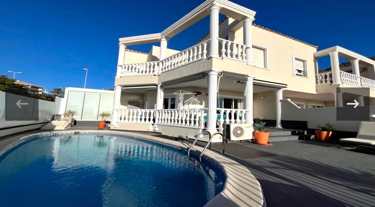 Vista exterior de Casa adosada en venda en Arona amb Aire condicionat, Jardí privat i Terrassa