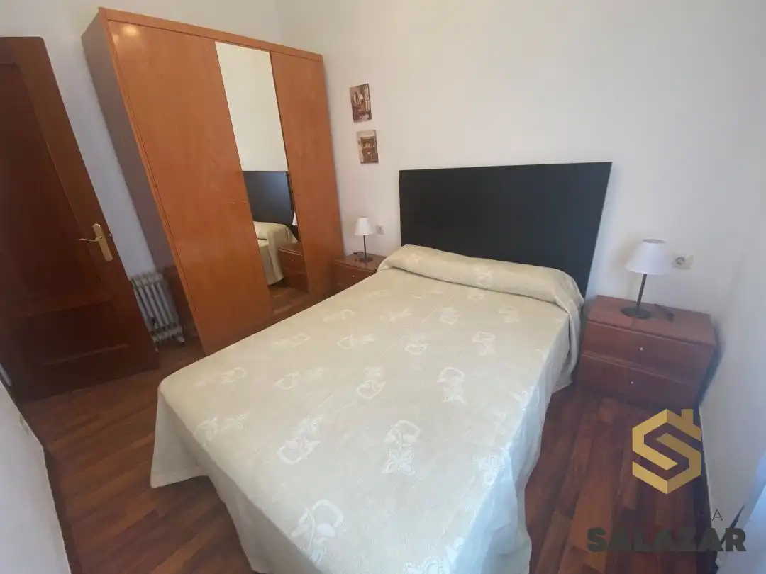 Dormitori de Apartament de lloguer en Abando - Albia