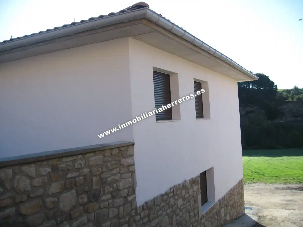 Vista exterior de Casa adosada en venta en Torres del Río con Calefacción