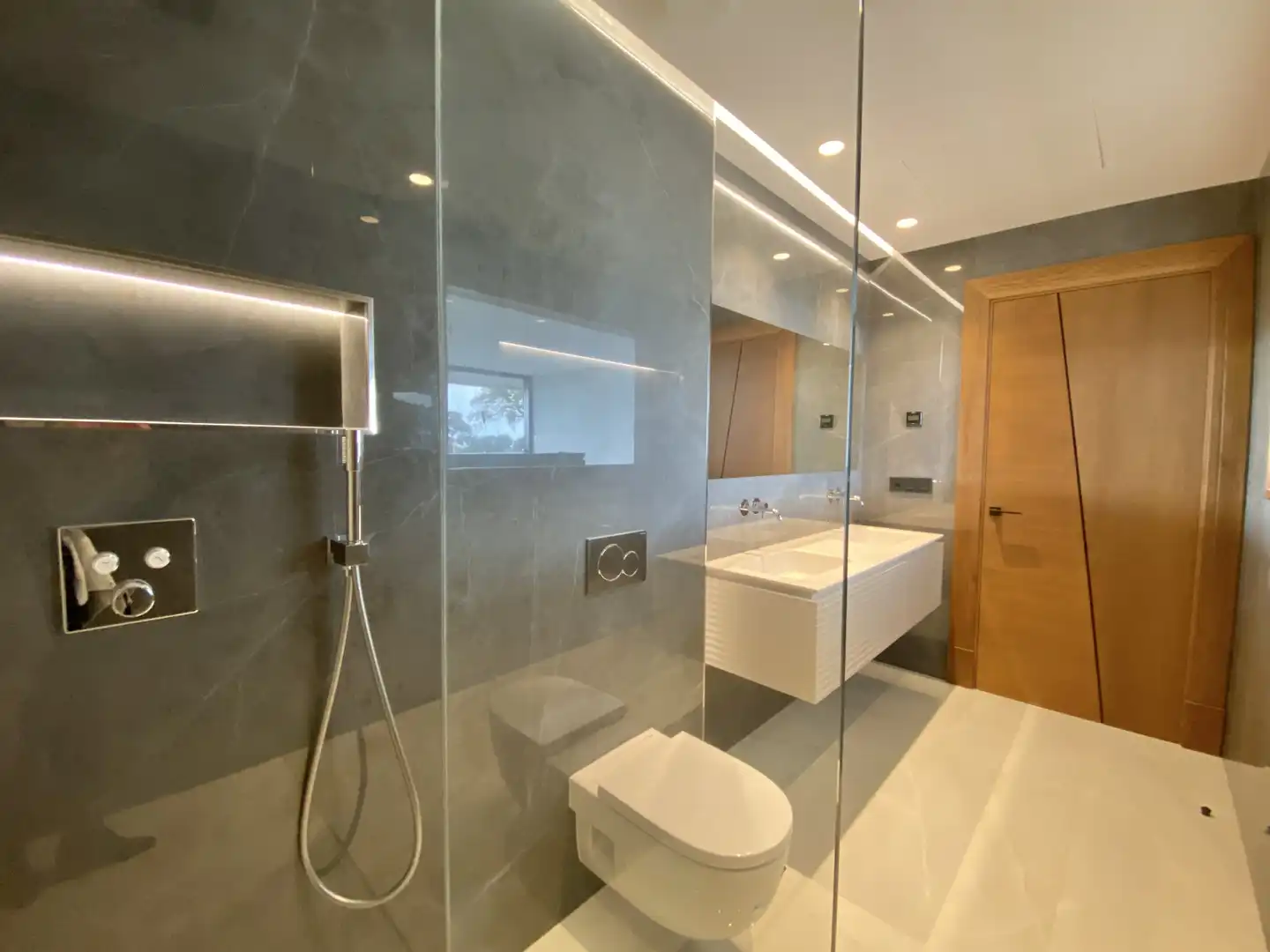 Bathroom of Houses for sale in San Roque  with Air Conditioner, Heating and Private garden