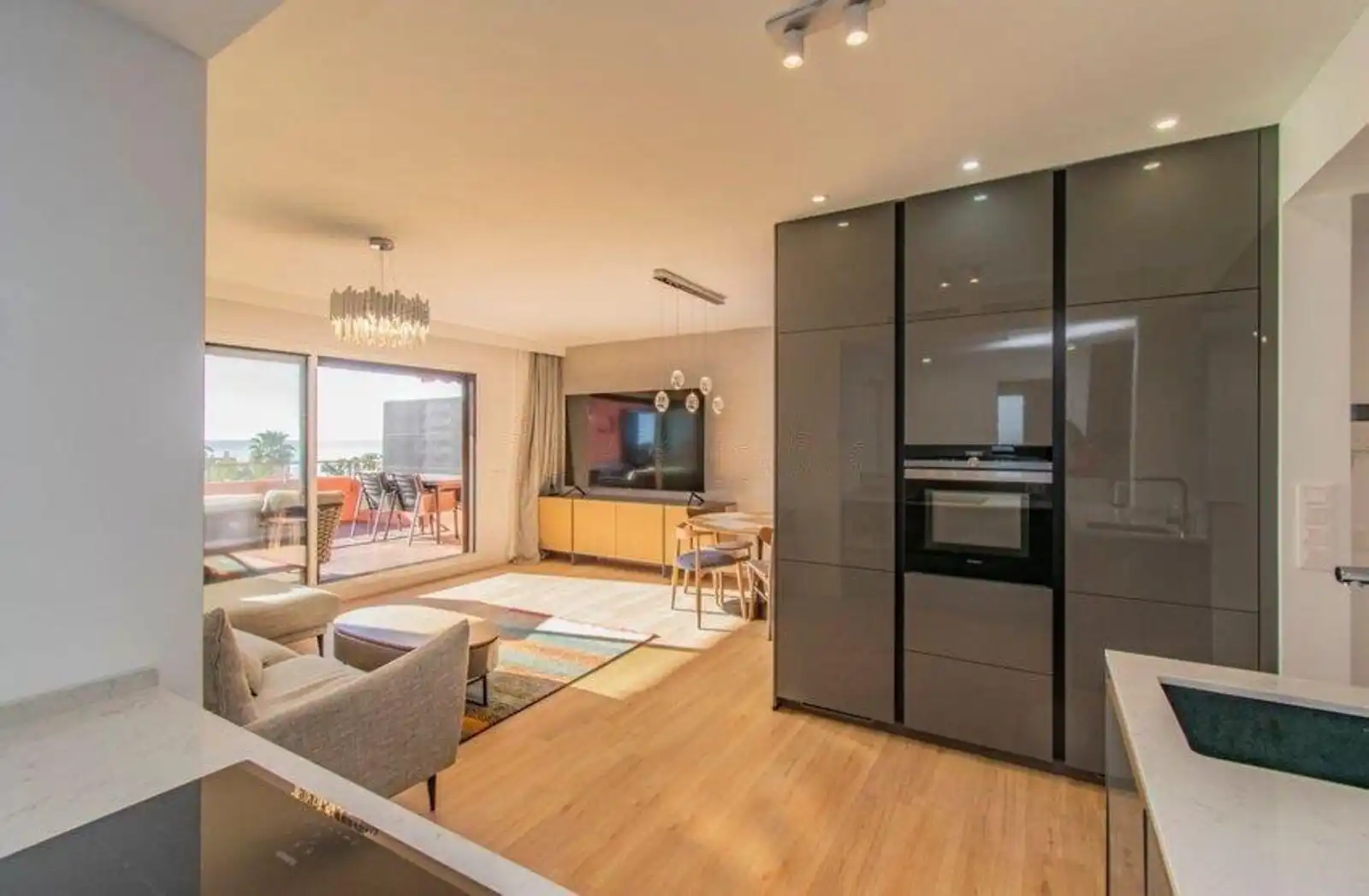 Apartamento con piscina en venta en Estepona Pueblo, imagen 2