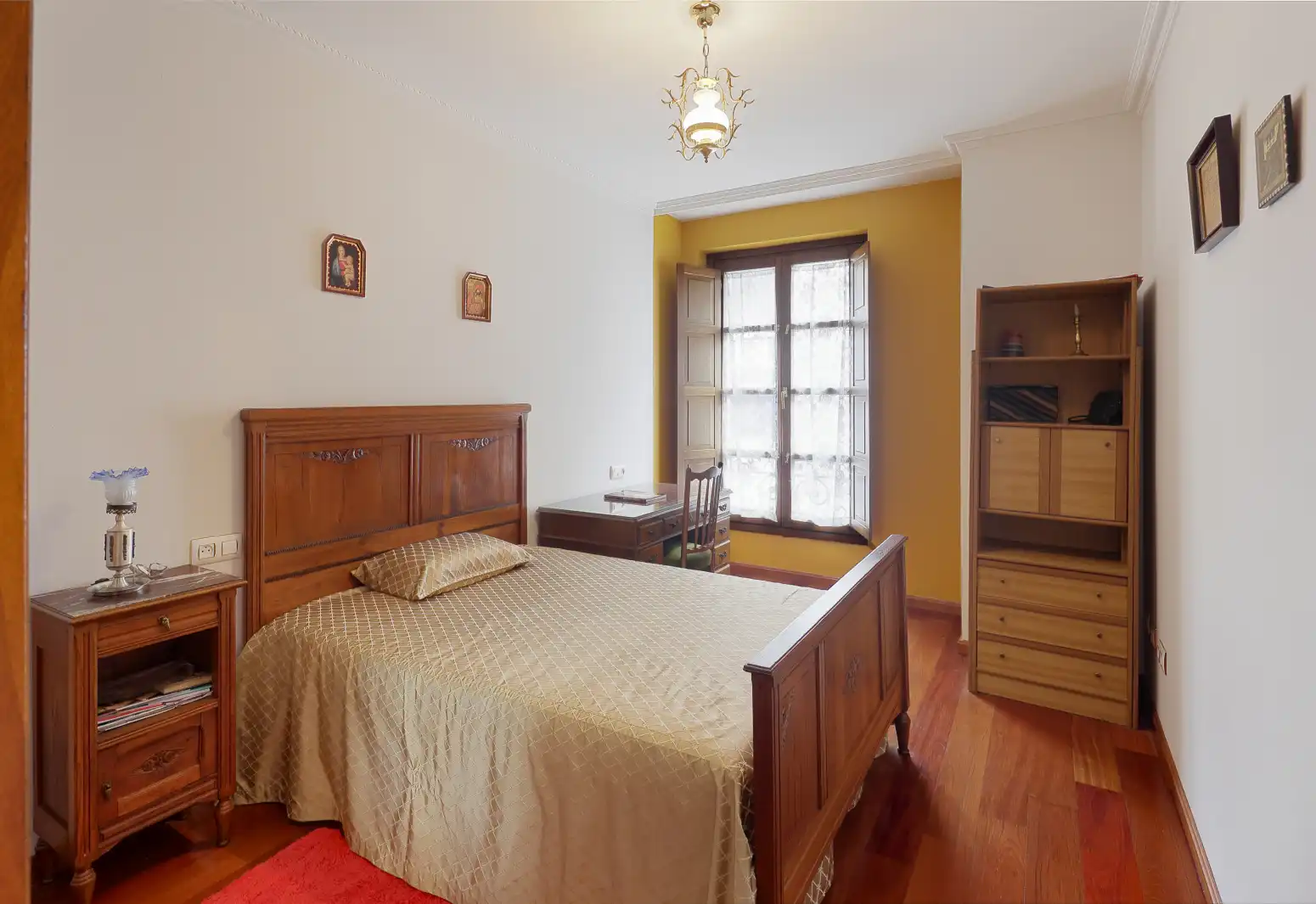 Dormitori de Pis en venda en Gijón  amb Calefacció, Parquet i Traster