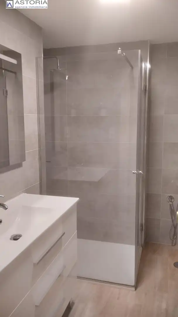 Bathroom of Flat for rent in Granada  with Air Conditioner, Furnished and Balcony