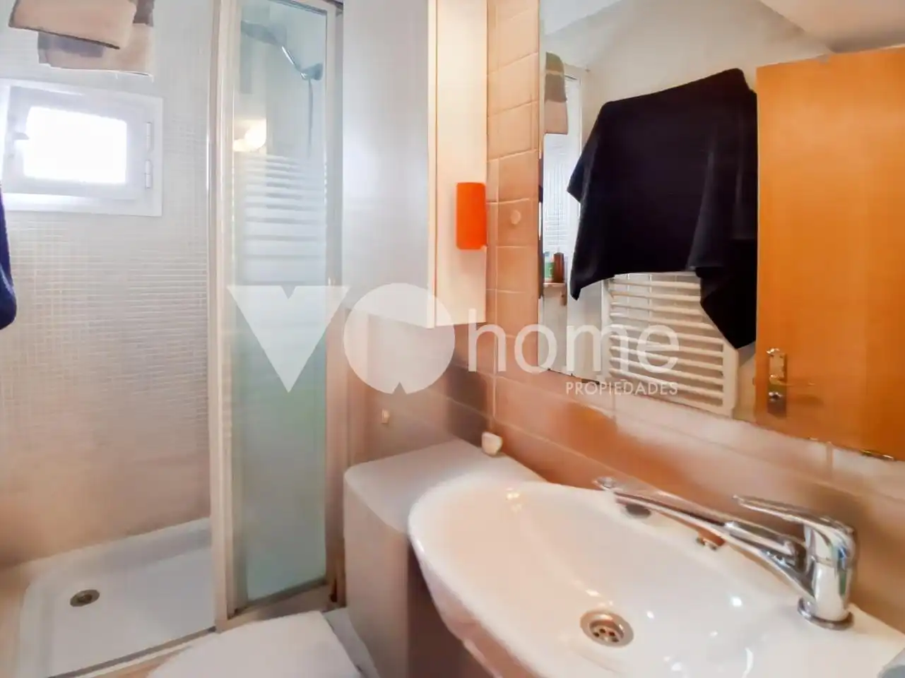 Bathroom of Flat for sale in Madrid  with Air Conditioner and Heating