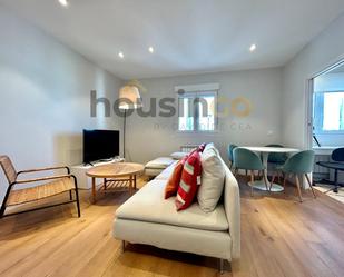 Living room of Flat to rent in  Madrid Capital  with Air Conditioner, Heating and Parquet flooring