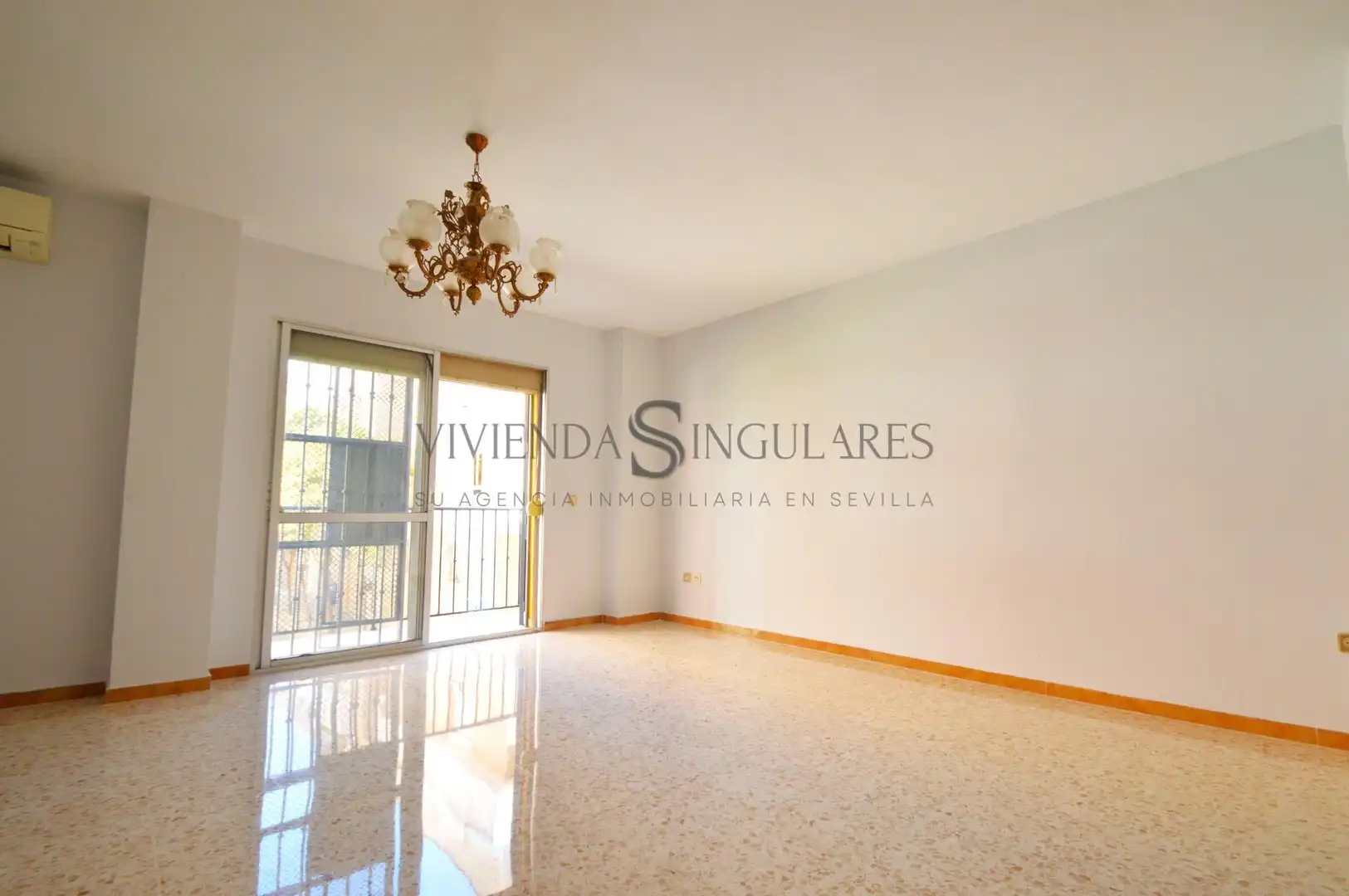Bedroom of Flat for sale in Sevilla  with Air Conditioner, Private garden and Terrace