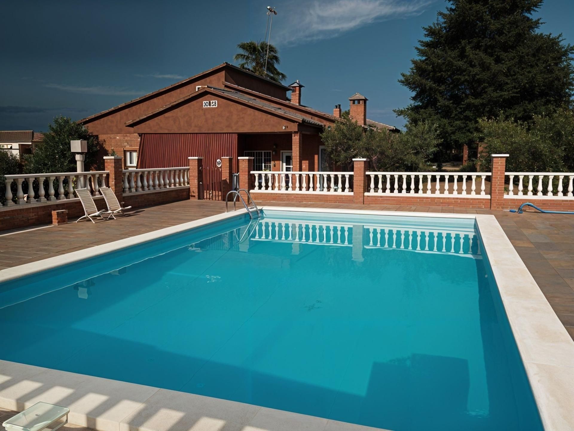 Swimming pool of House or chalet for sale in Masquefa  with Air Conditioner, Heating and Private garden