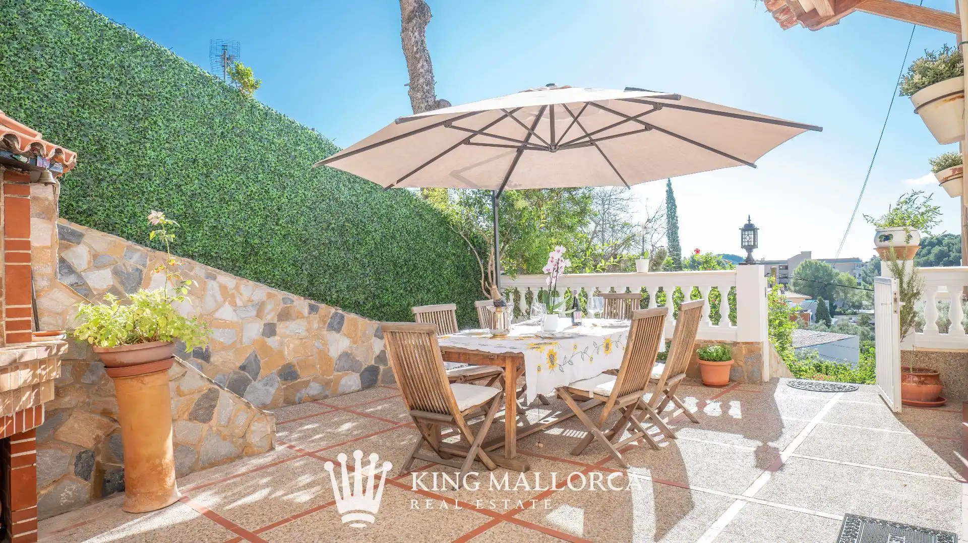 Terrasse von Einfamilien-Reihenhaus zum Verkauf in Calvià mit Klimaanlage, Heizung und Privatgarten