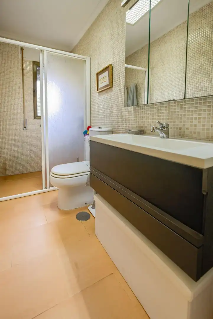 Bany de Casa o xalet en venda en Espartinas amb Aire condicionat, Jardí privat i Terrassa