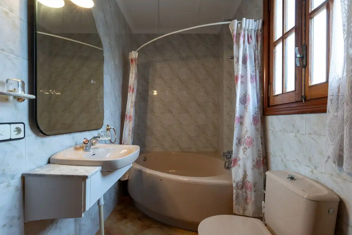 Badezimmer von Country house zum Verkauf in Mogente / Moixent mit Klimaanlage, Heizung und Terrasse
