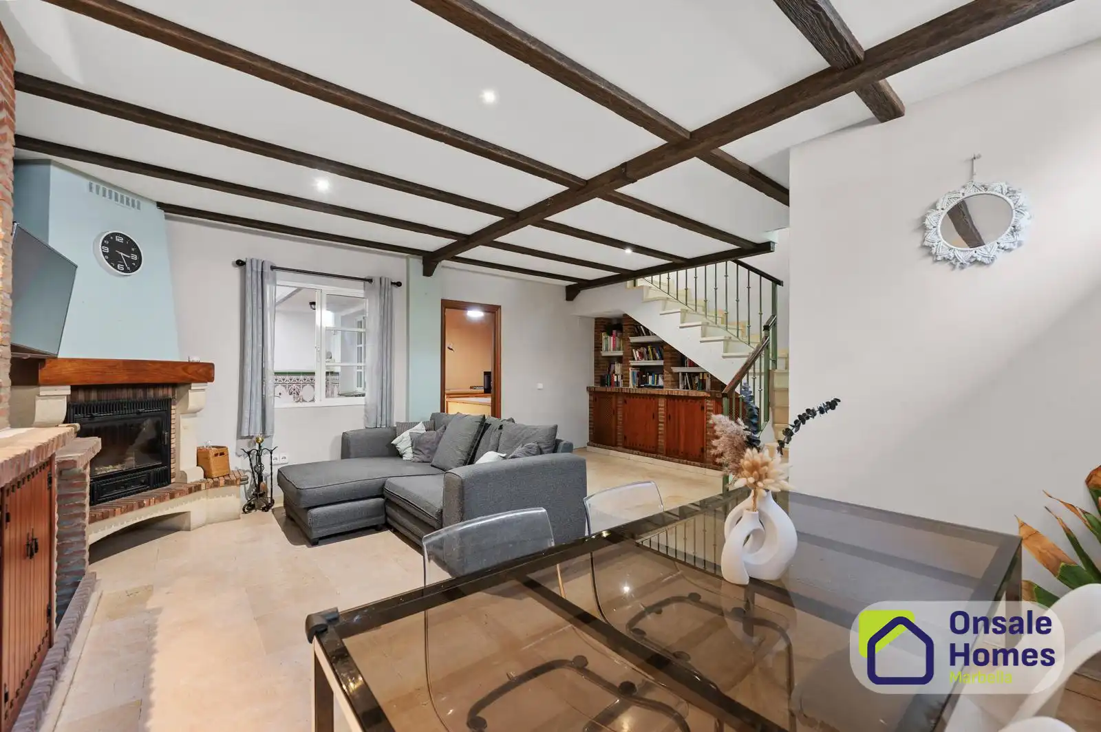 Sala d'estar de Casa adosada en venda en Marbella Centro