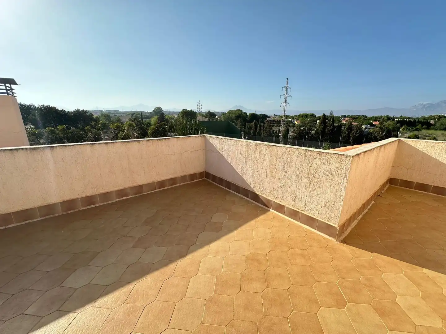 Terrassa de Casa o xalet en venda en Alicante / Alacant amb Jardí privat, Terrassa i Traster