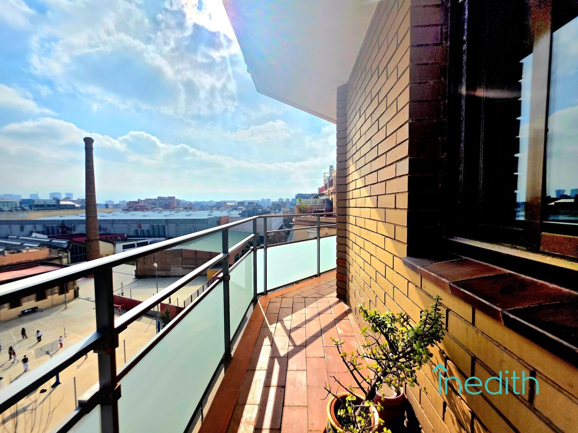 Terrassa de Pis en venda en L'Hospitalet de Llobregat amb Aire condicionat, Calefacció i Terrassa