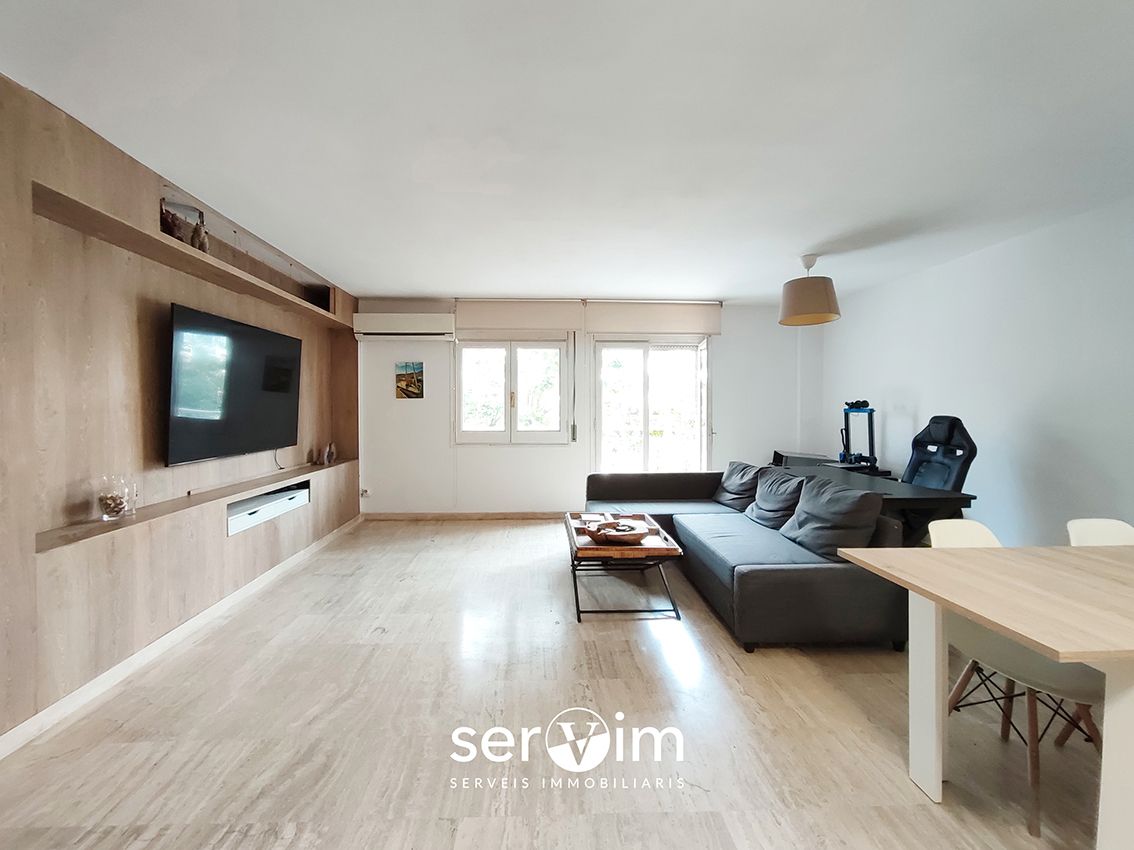 Sala d'estar de Pis en venda en Girona Capital amb Aire condicionat, Calefacció i Terrassa