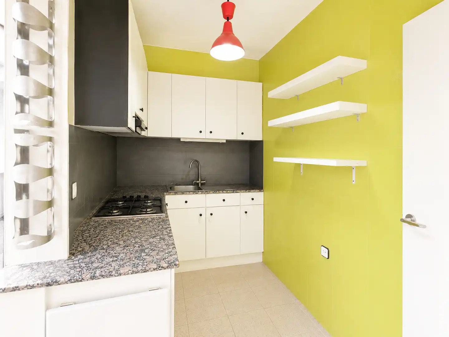 Cuina de Pis en venda en Santa Coloma de Gramenet amb Aire condicionat, Parquet i Balcó