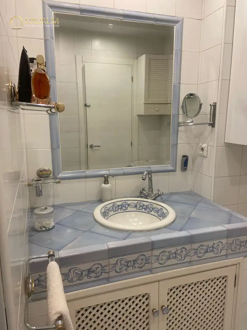 Bathroom of Flat for sale in Sevilla  with Air Conditioner, Heating and Terrace