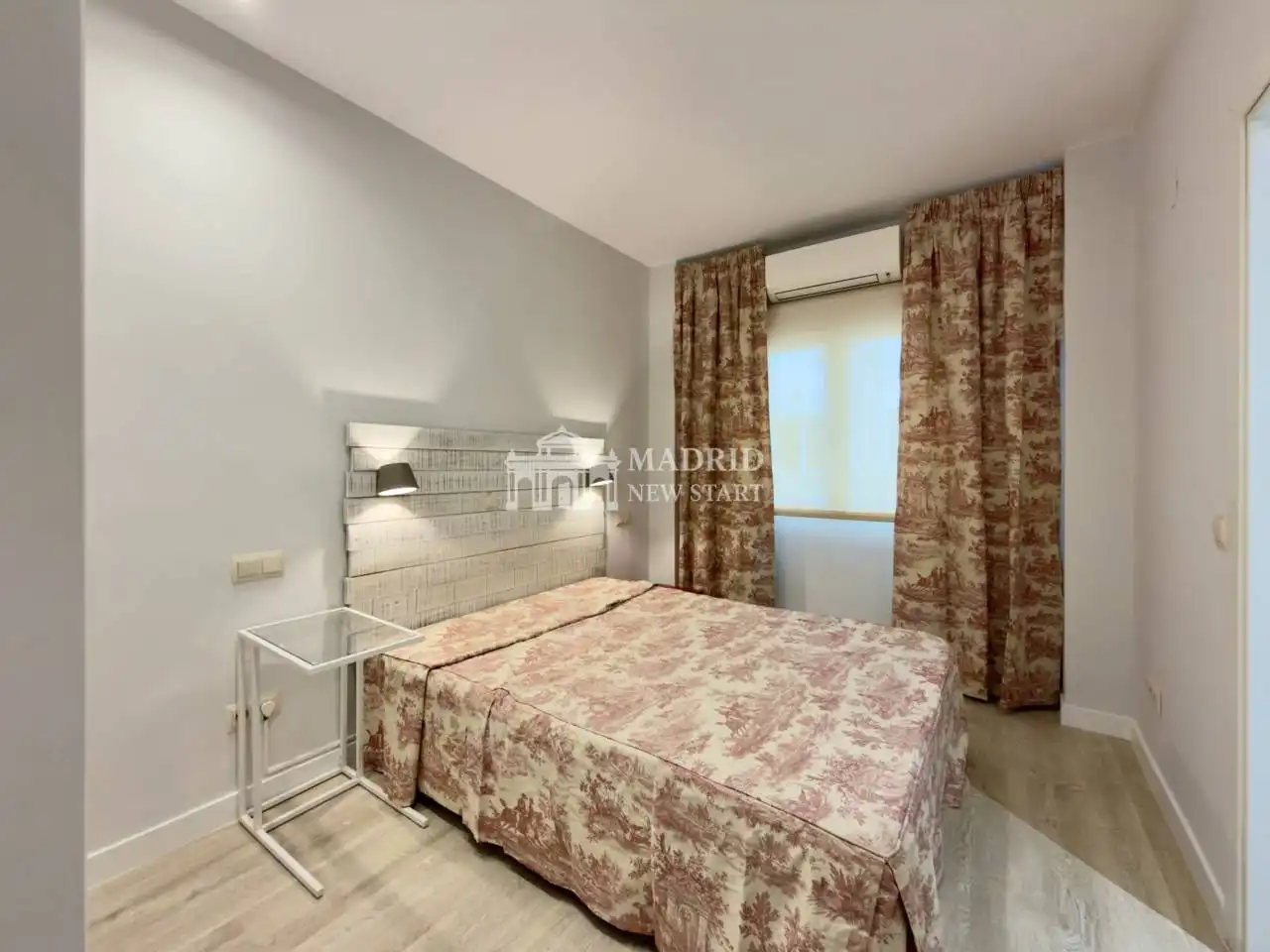 Habitación de Apartamento de alquiler en Madrid con Aire acondicionado, Calefacción y Parquet
